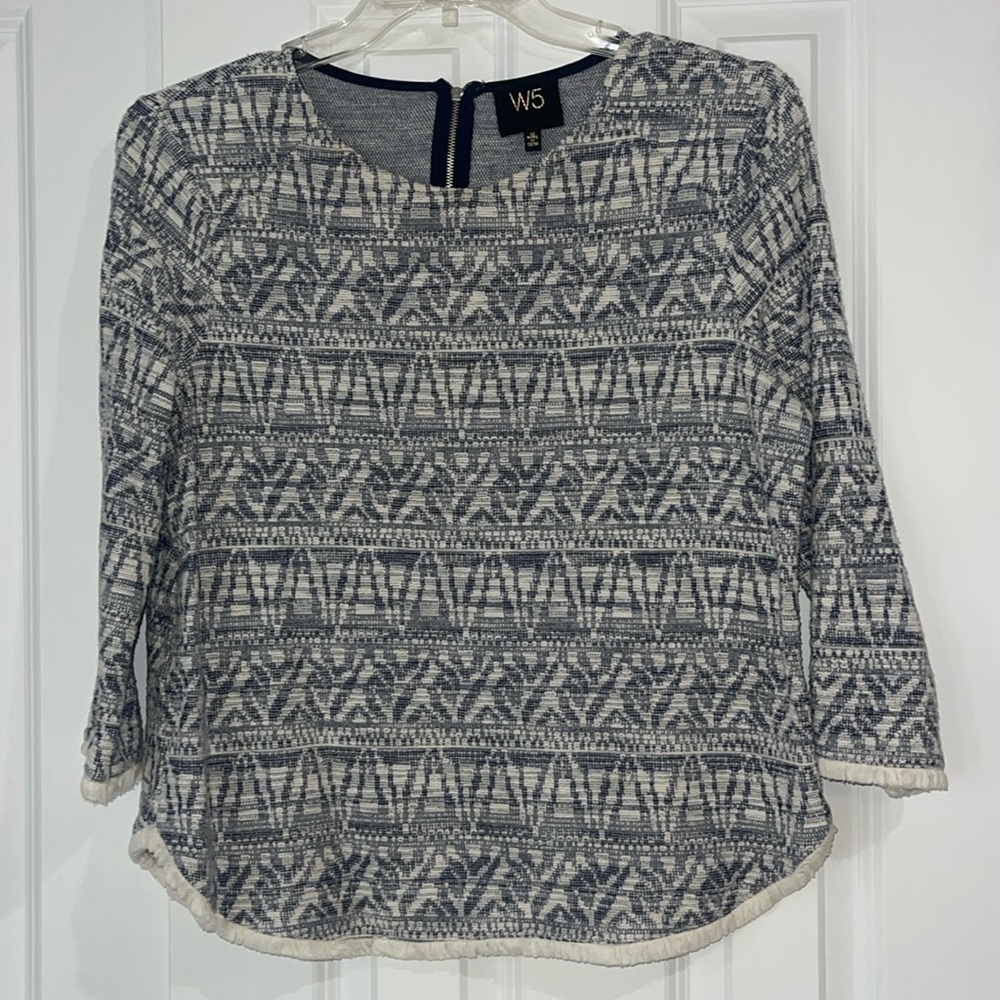 W5, Medium, navy and white blouse